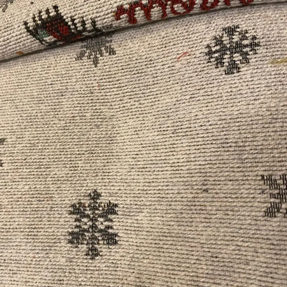 HOLIDAY STYLE tapestry table